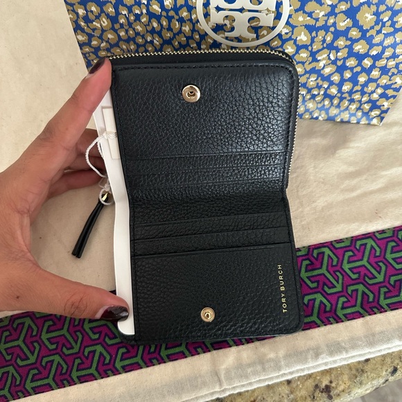 New Tory Burch Britten bi-fold wallet black - Picture 3 of 6